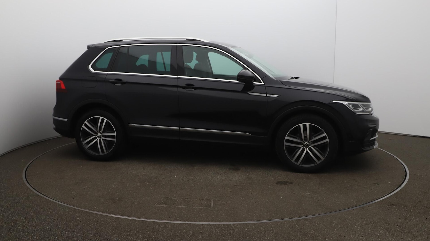 Used Volkswagen Tiguan 2020 for sale - 76043024: Photo 50