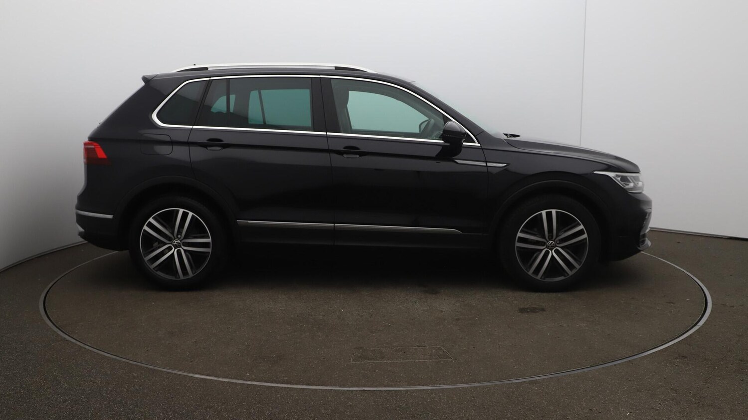 Used Volkswagen Tiguan 2020 for sale - 76043024: Photo 51