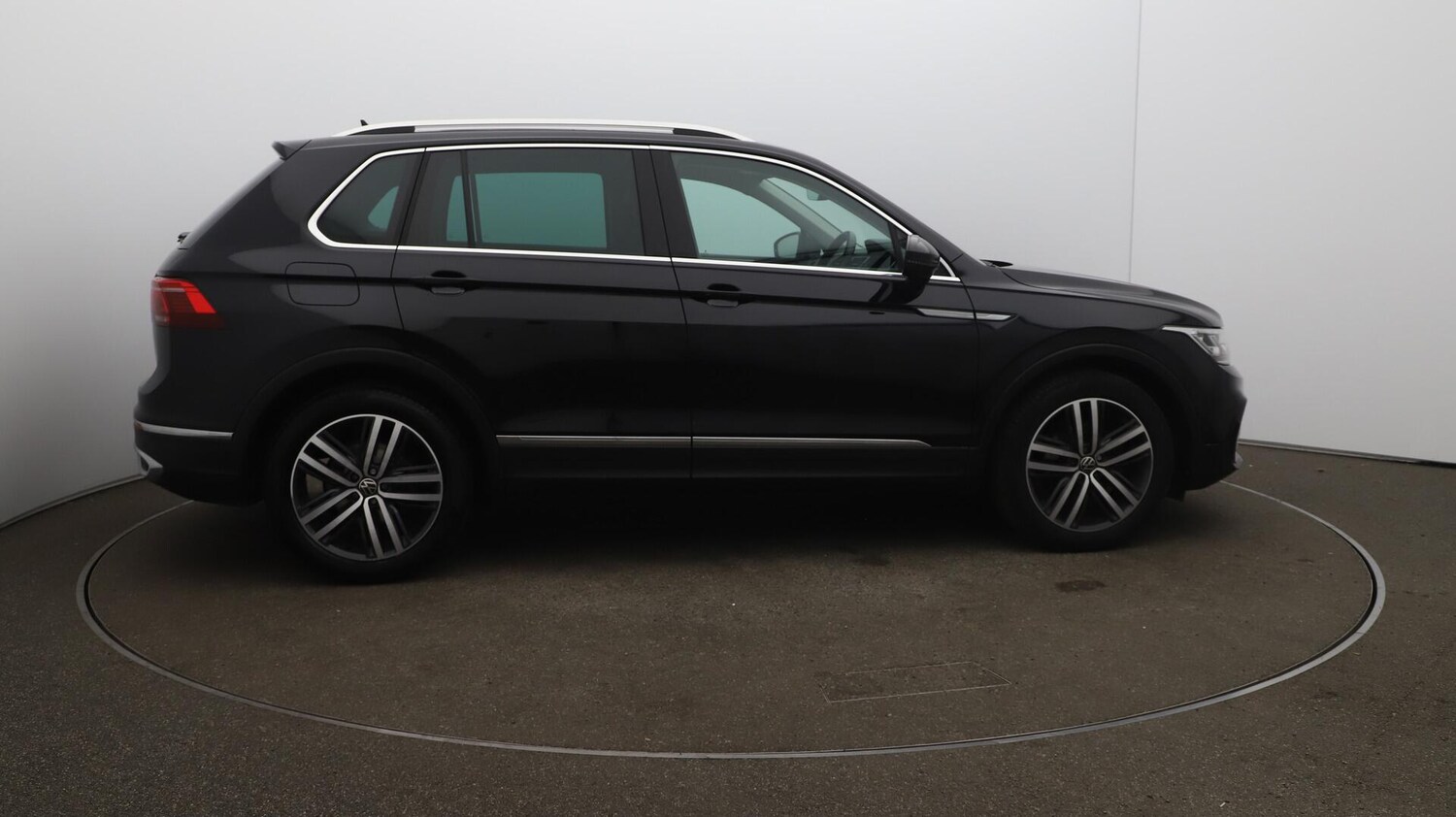 Used Volkswagen Tiguan 2020 for sale - 76043024: Photo 52