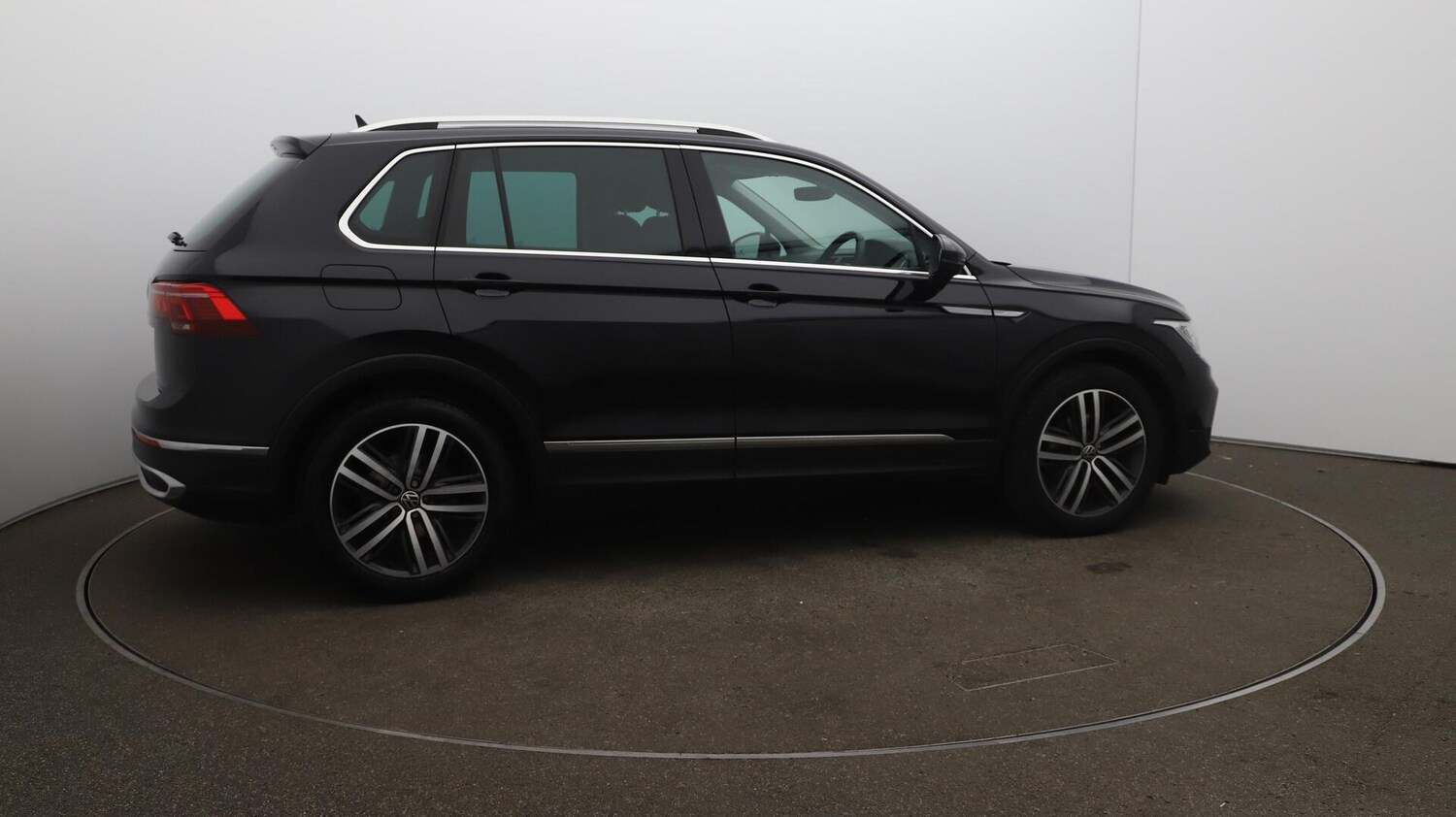 Used Volkswagen Tiguan 2020 for sale - 76043024: Photo 53