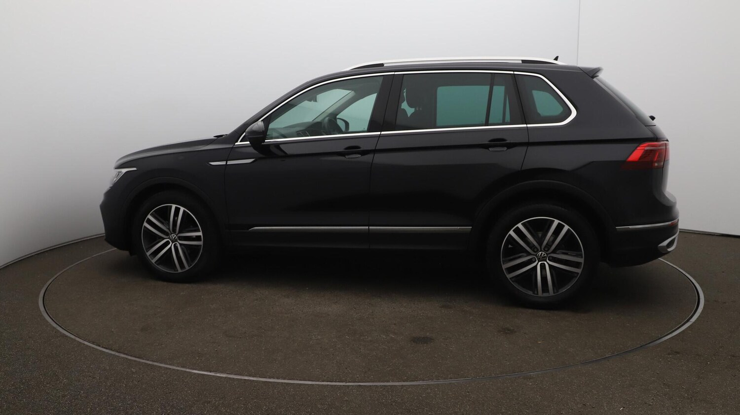 Used Volkswagen Tiguan 2020 for sale - 76043024: Photo 60