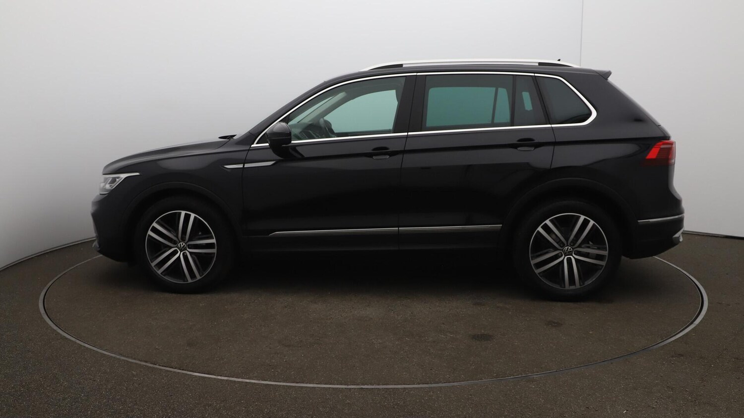 Used Volkswagen Tiguan 2020 for sale - 76043024: Photo 66