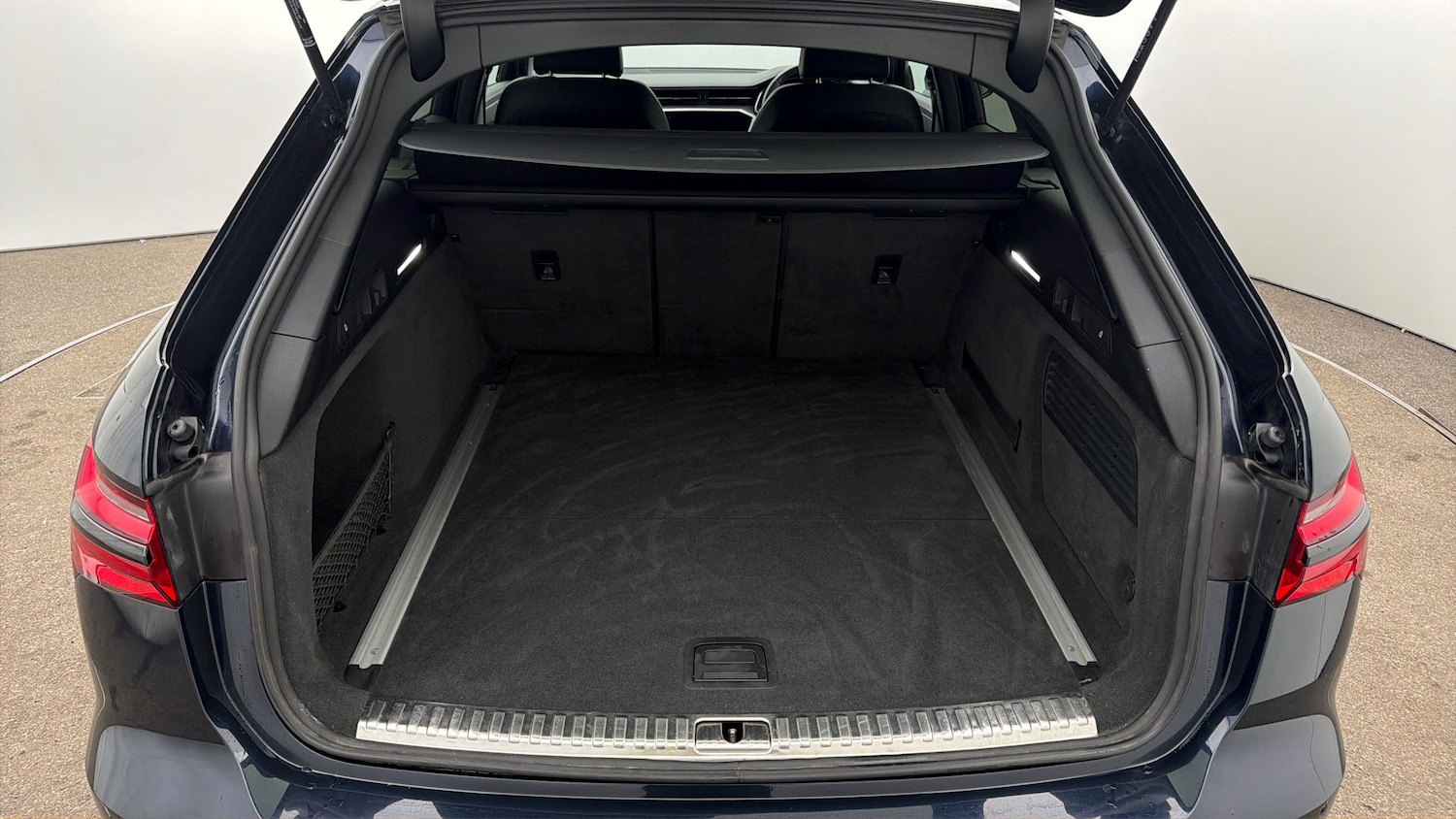 Used Audi A6 Avant 2023 for sale - 77952224: Photo 16