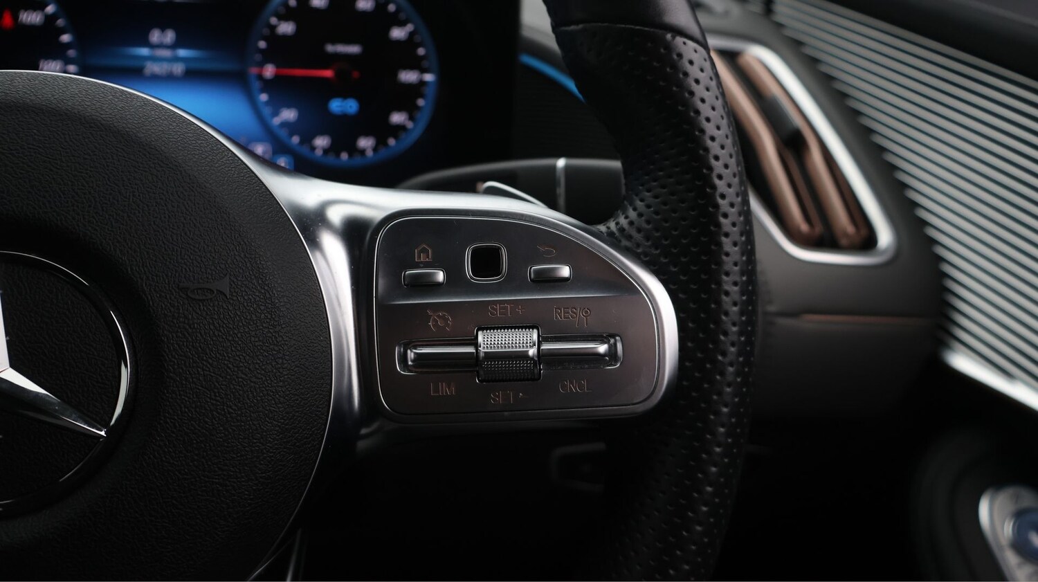 Used Mercedes-Benz EQC 2022 for sale - 77251022: Photo 25