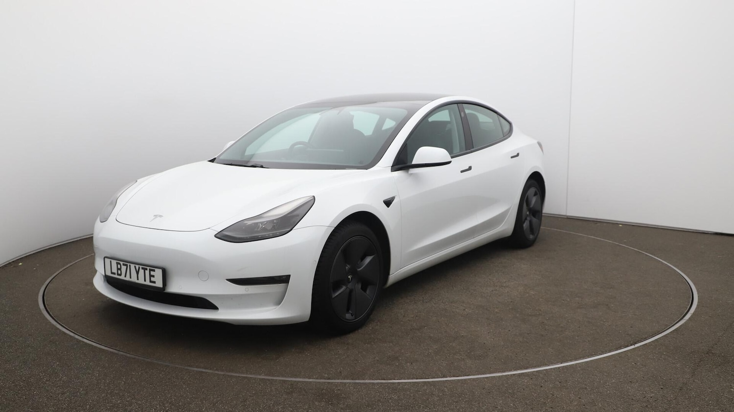 Used Tesla Model 3 2021 for sale - 76152517: Photo 17