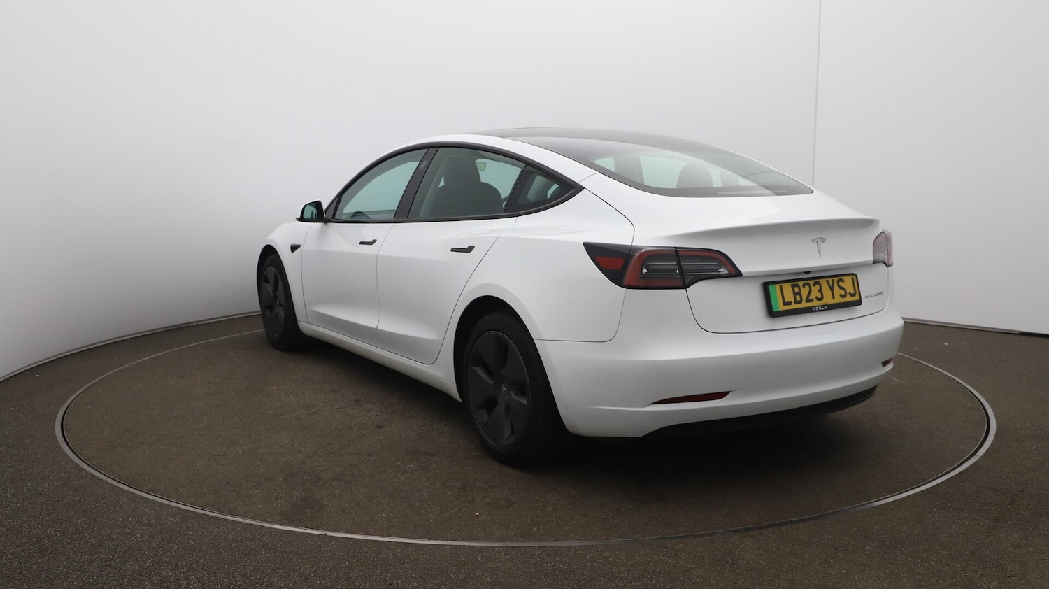 Used Tesla Model 3 2023 for sale - 76122995: Photo 62