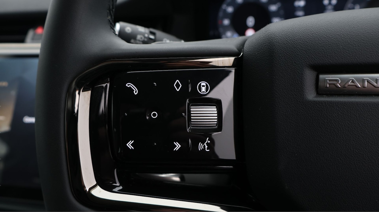 Used Land Rover Range Rover Evoque 2024 for sale - 78018140: Photo 24