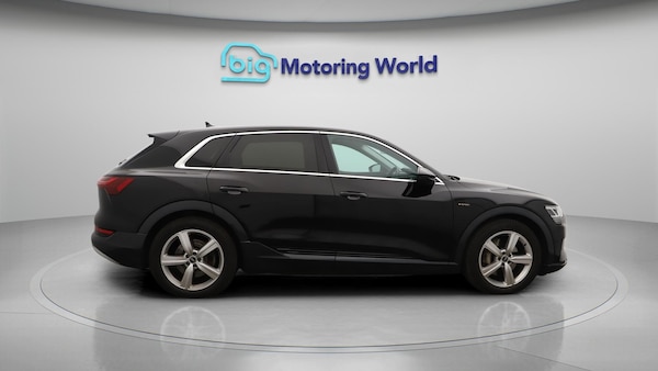 Used Audi e-tron 2021 for sale - 76306532: Photo 9