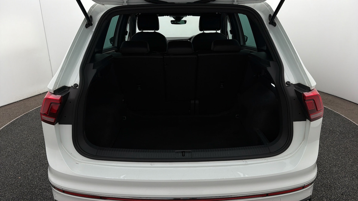 Used Volkswagen Tiguan 2023 for sale - 78176305: Photo 16