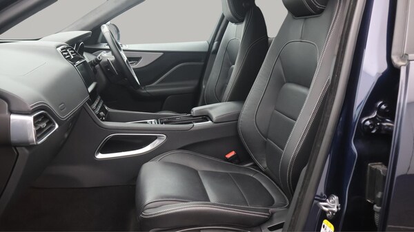 Used Jaguar F-Pace 2020 for sale - 76327388: Photo 15