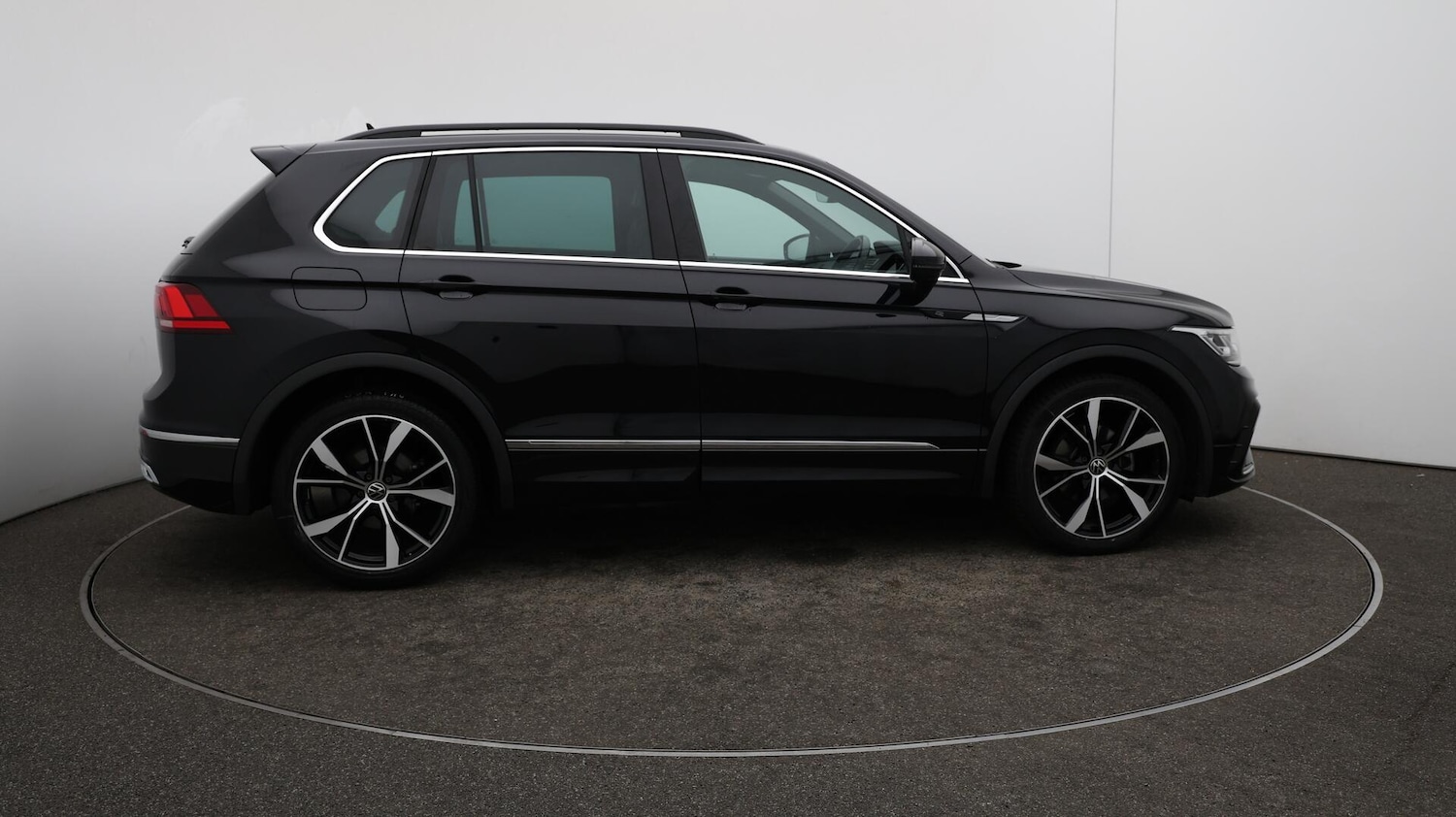 Used Volkswagen Tiguan 2021 for sale - 76013120: Photo 50