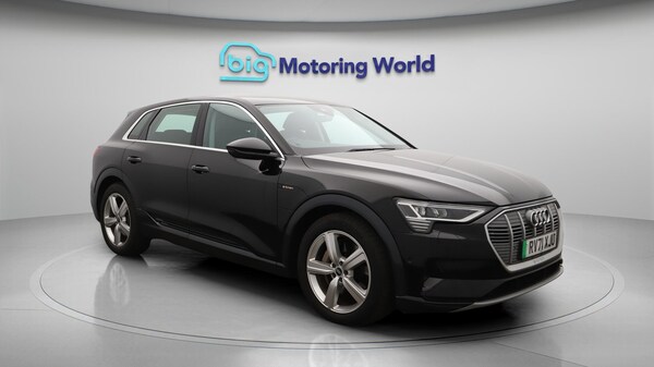 Used Audi e-tron 2021 for sale - 76282611: Photo 2
