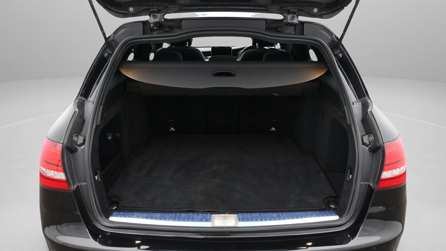 Used Mercedes-Benz C Class 2018 for sale - 76432841: Photo 18