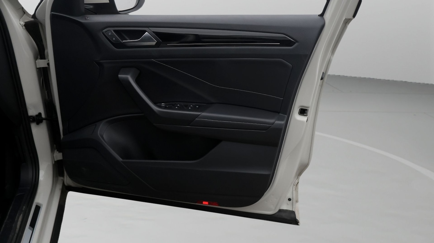 Used Volkswagen T-Roc 2024 for sale - 77337823: Photo 15