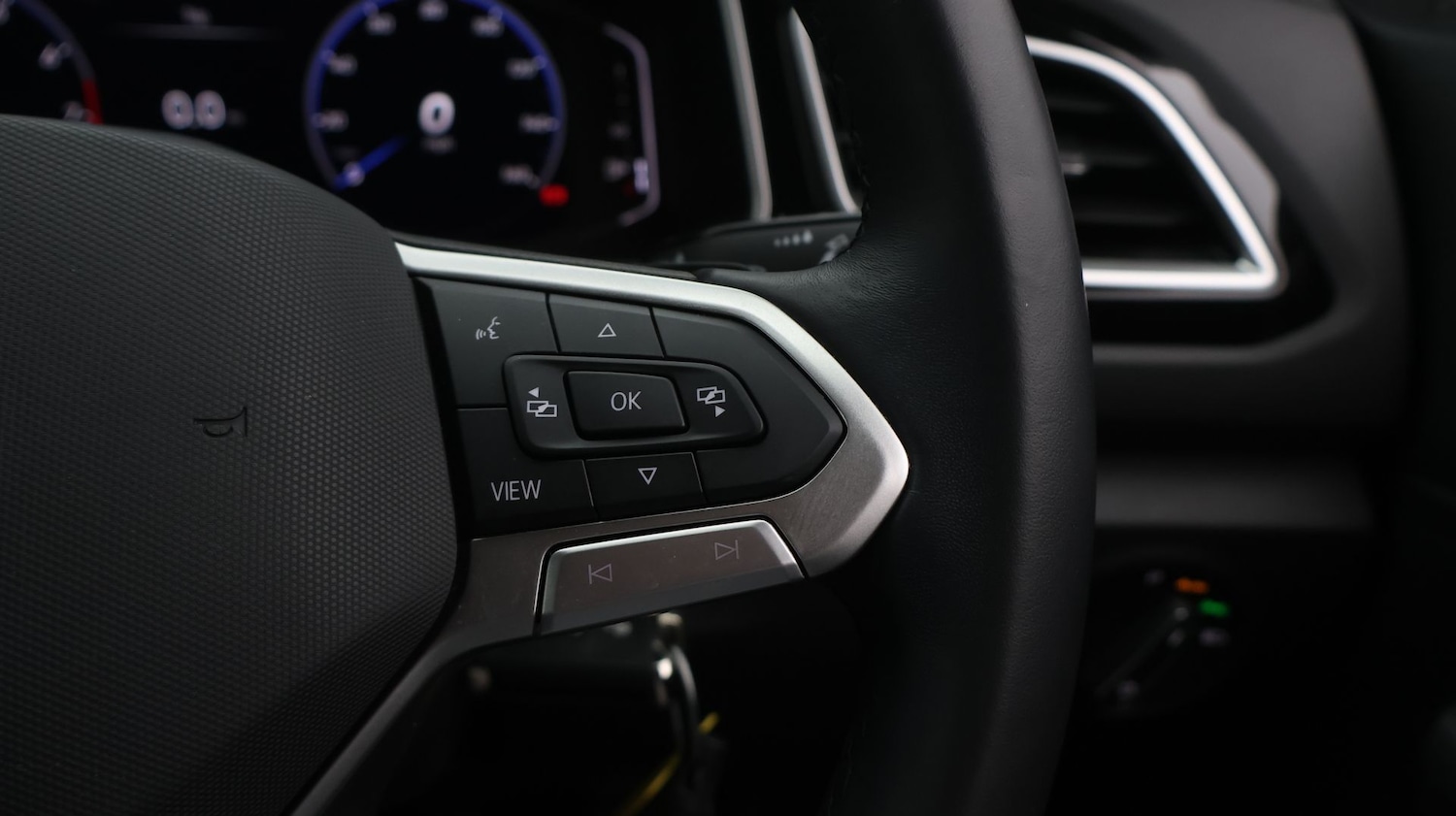 Used Volkswagen T-Roc 2024 for sale - 77337823: Photo 27