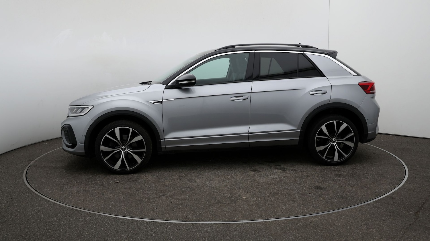 Used Volkswagen T-Roc for sale - 76811223: Photo 59