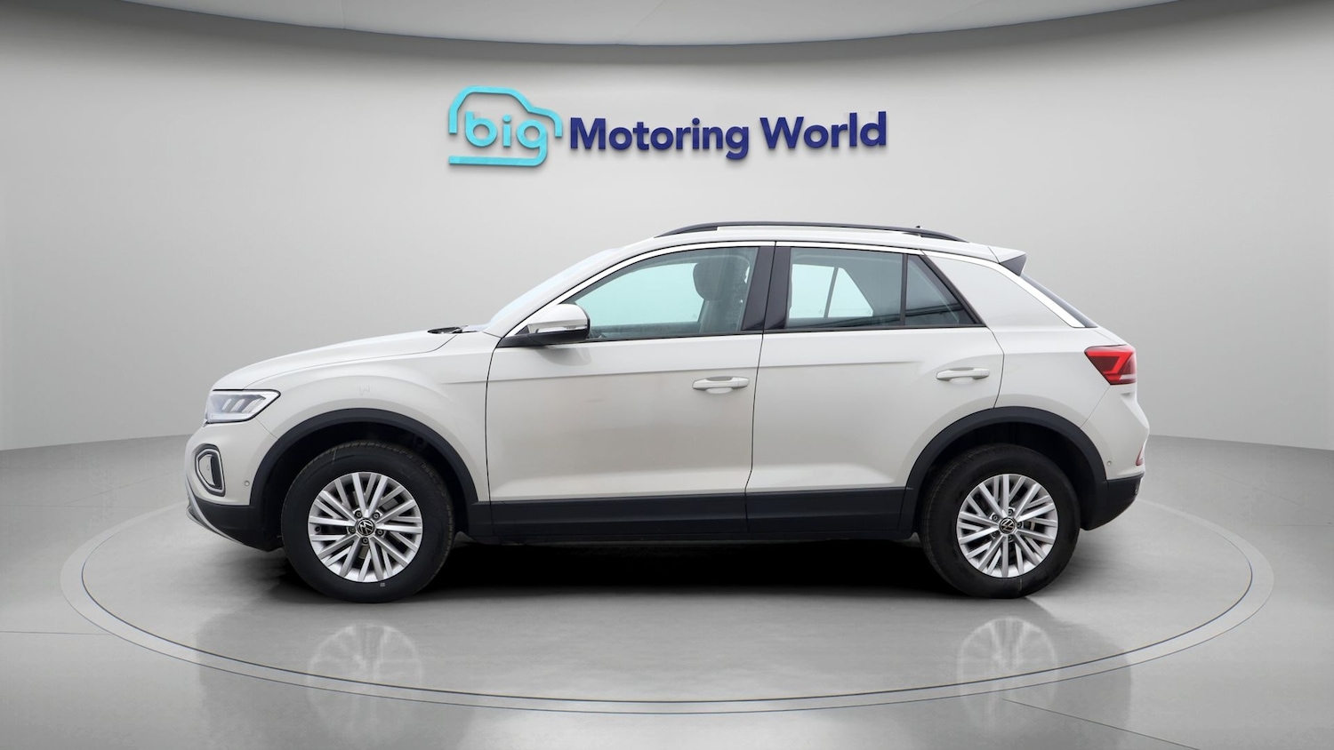 Used Volkswagen T-Roc 2024 for sale - 77355053: Photo 4