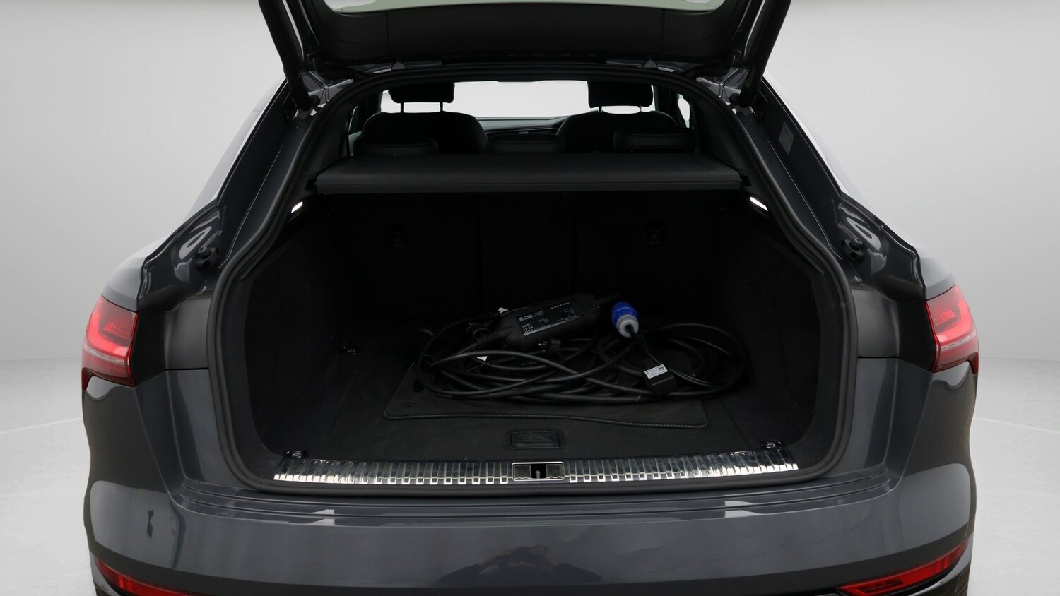 Used Audi Q8 2023 for sale - 77931440: Photo 17