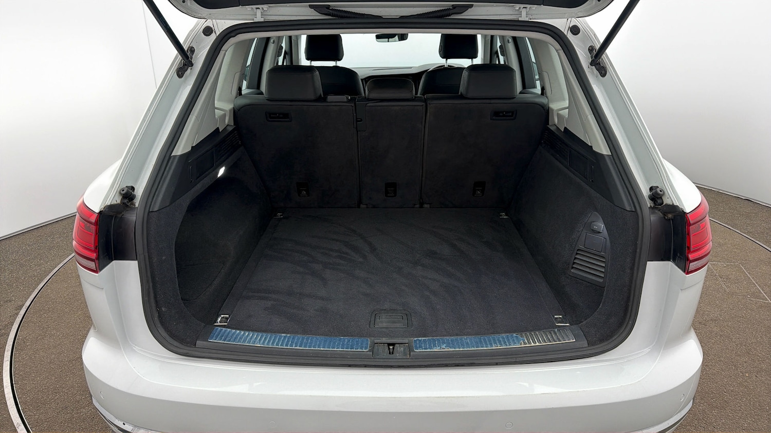 Used Volkswagen Touareg 2020 for sale - 77932832: Photo 16