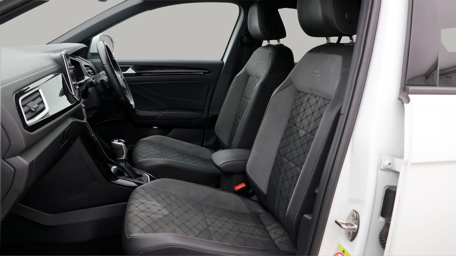 Used Volkswagen T-Roc 2023 for sale - 77432769: Photo 14