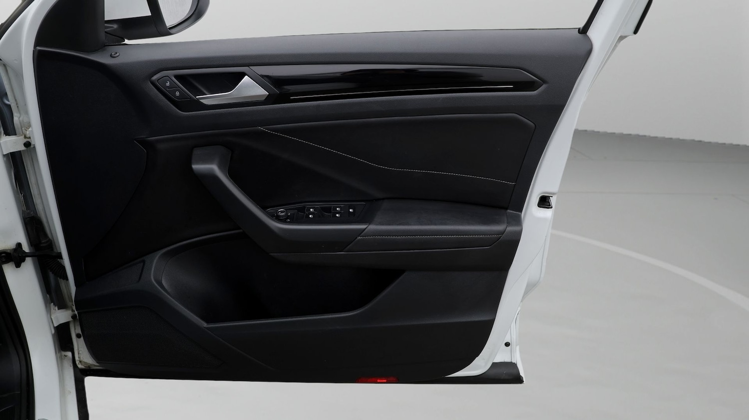 Used Volkswagen T-Roc 2023 for sale - 77432769: Photo 15