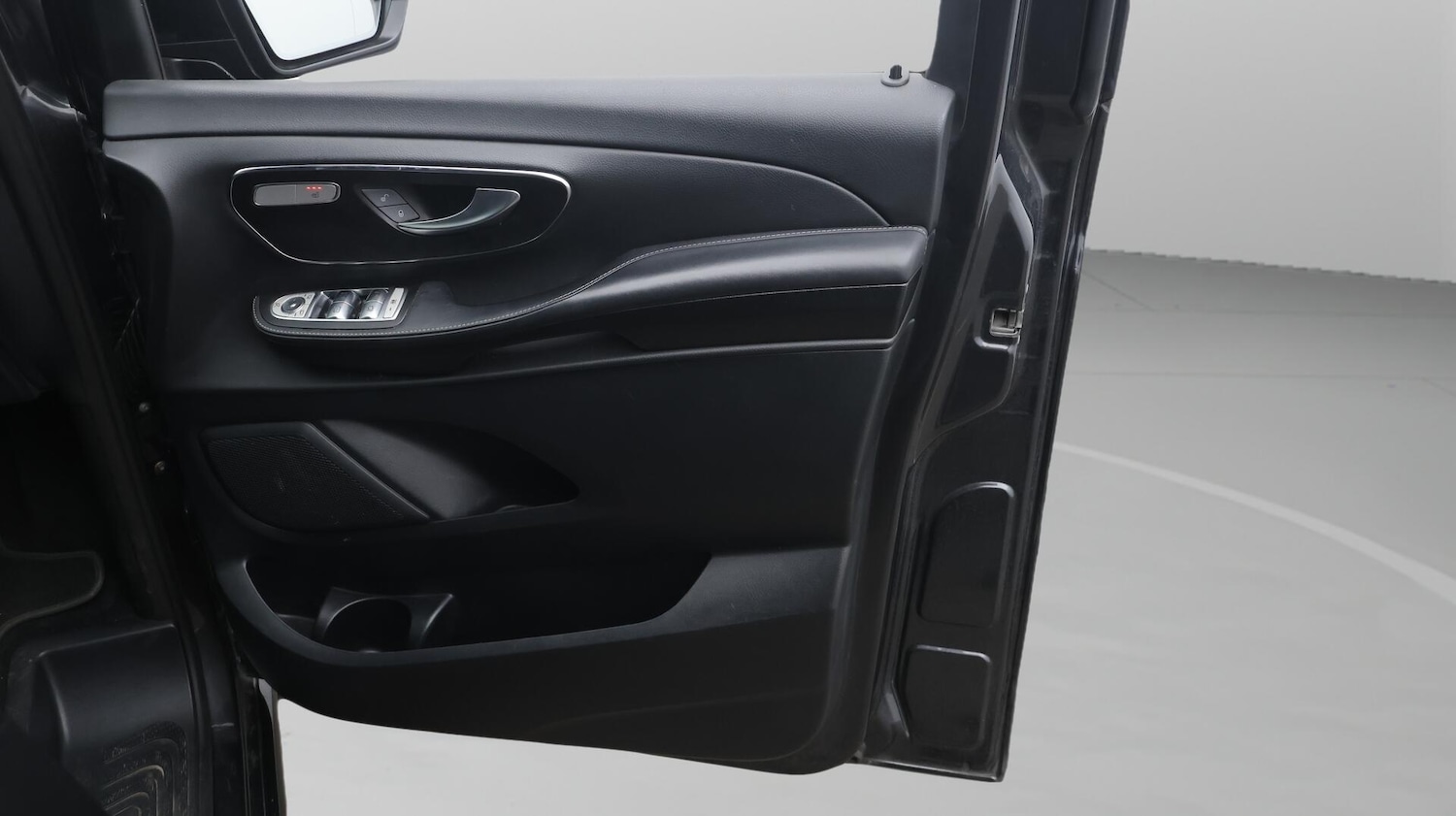 Used Mercedes-Benz V-Class 2023 for sale - 76424177: Photo 16