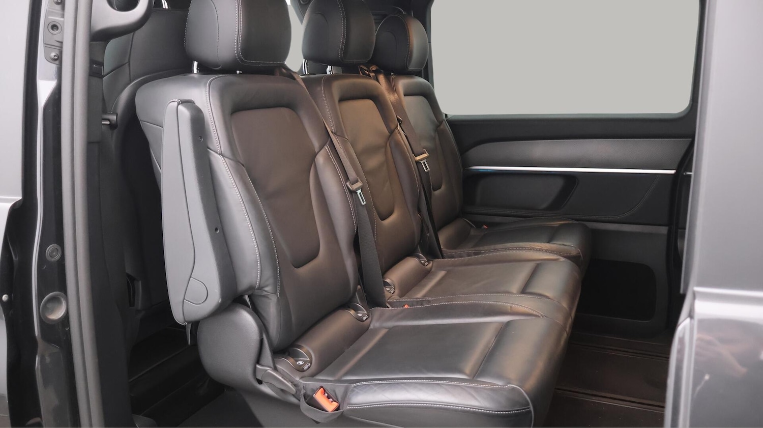 Used Mercedes-Benz V-Class 2023 for sale - 76424177: Photo 17