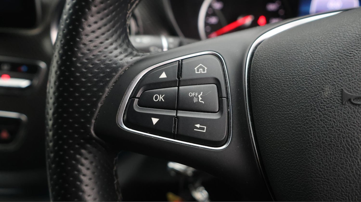 Used Mercedes-Benz V-Class 2023 for sale - 76424177: Photo 26