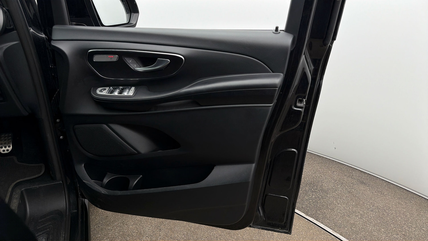 Used Mercedes-Benz V-Class 2023 for sale - 78027589: Photo 14