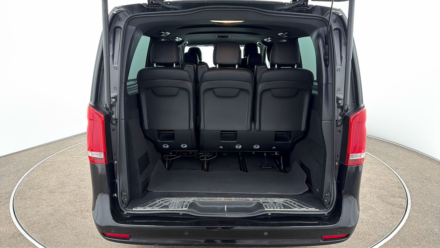 Used Mercedes-Benz V-Class 2023 for sale - 78027589: Photo 16