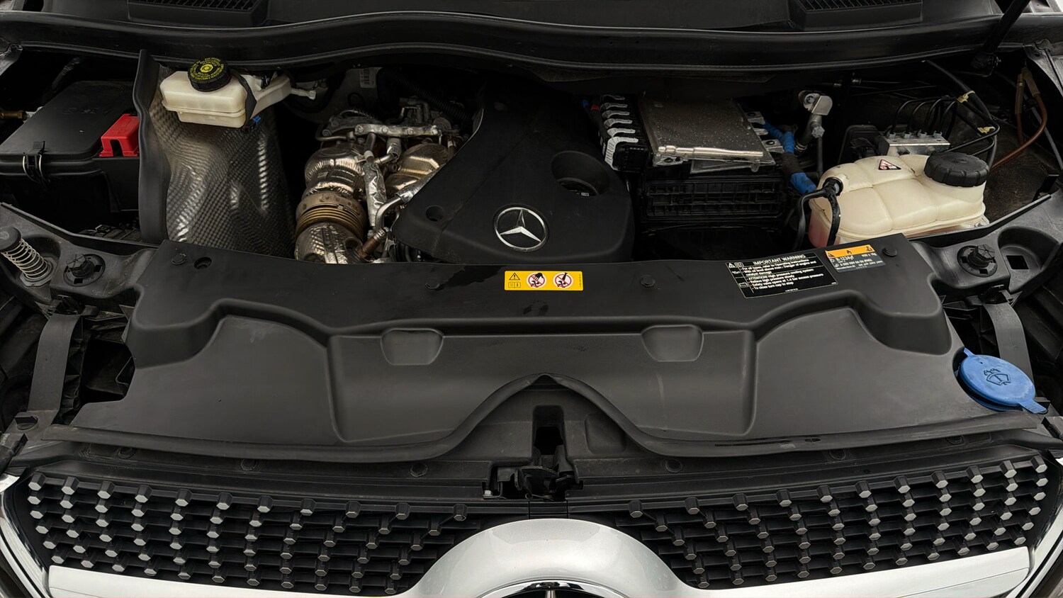 Used Mercedes-Benz V-Class 2023 for sale - 78027589: Photo 18