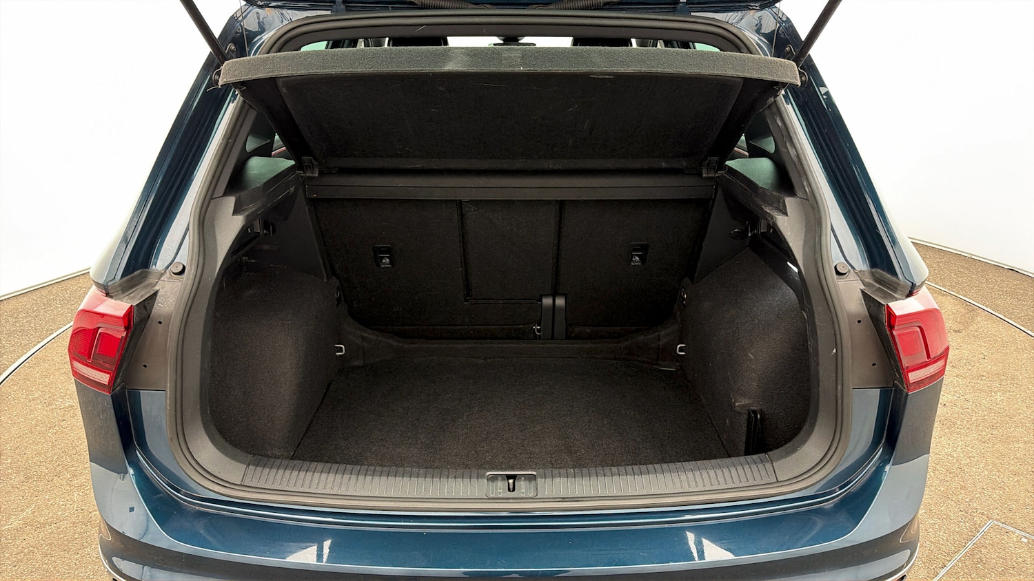 Used Volkswagen Tiguan 2023 for sale - 78123856: Photo 16