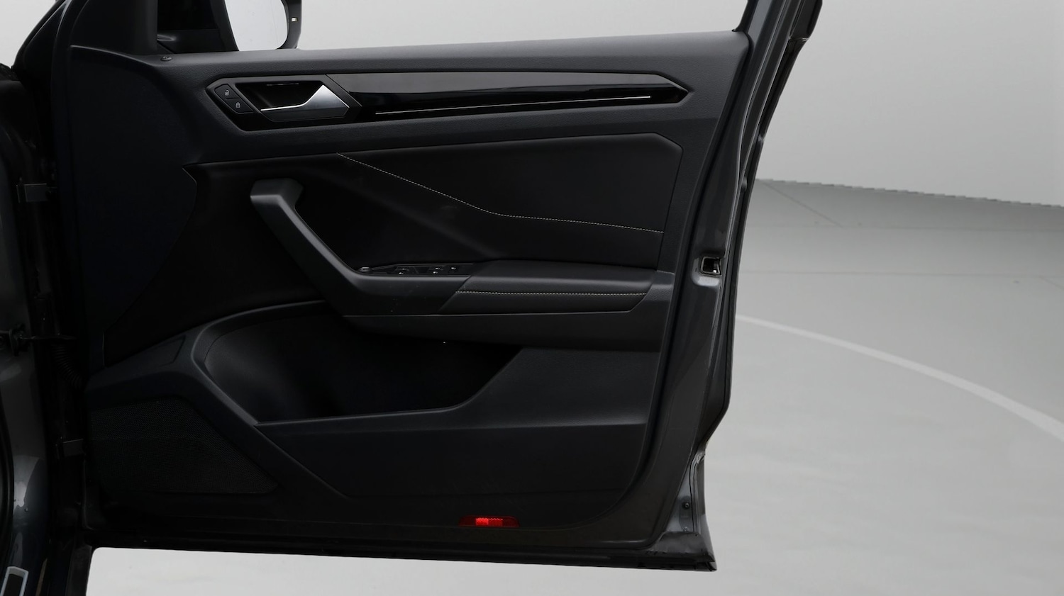 Used Volkswagen T-Roc 2023 for sale - 77616919: Photo 15