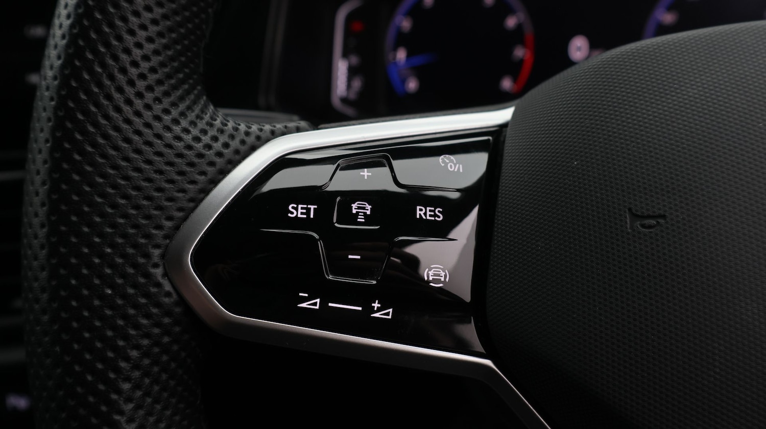 Used Volkswagen T-Roc 2023 for sale - 77616919: Photo 24