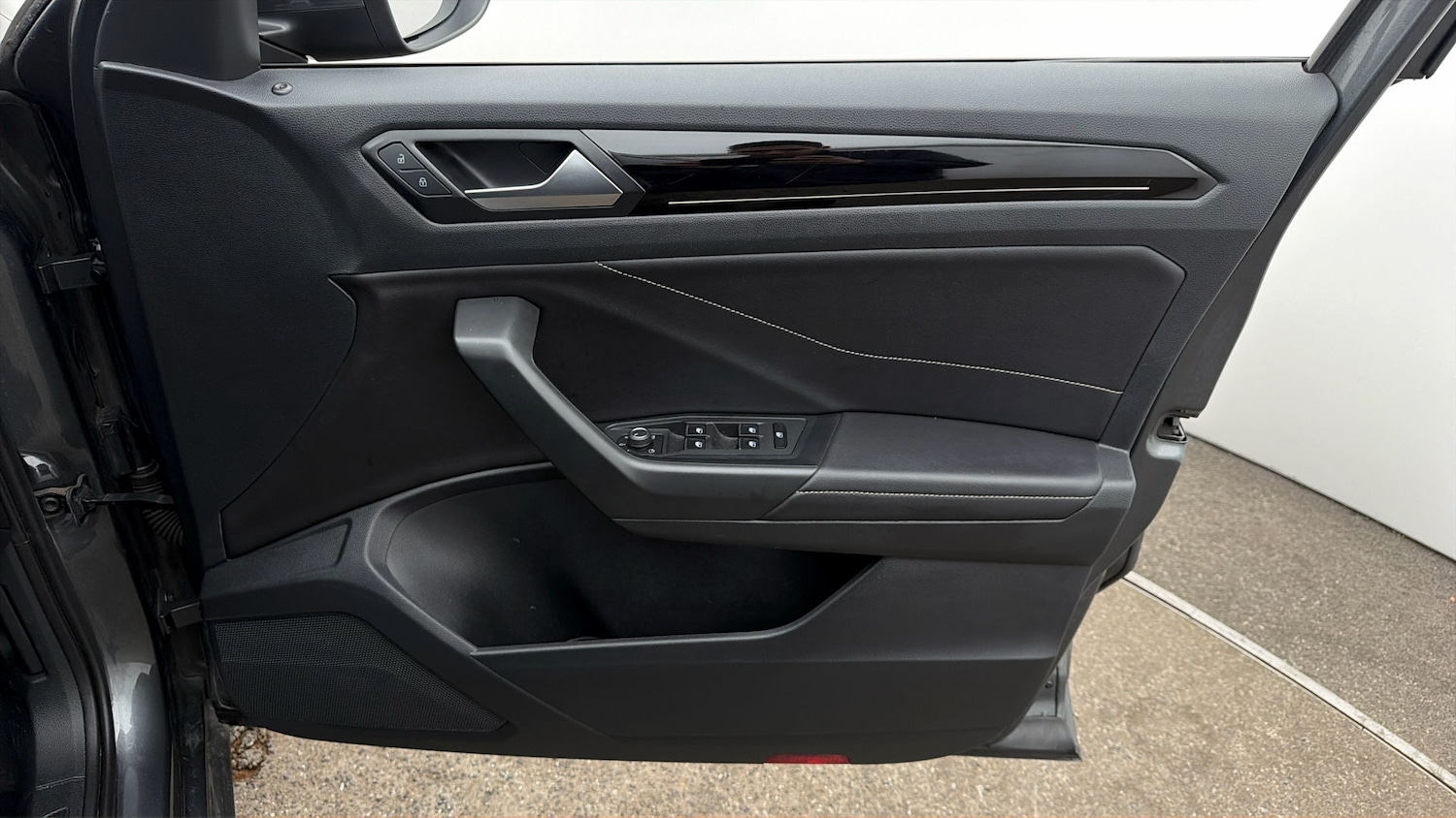 Used Volkswagen T-Roc 2022 for sale - 77932823: Photo 14