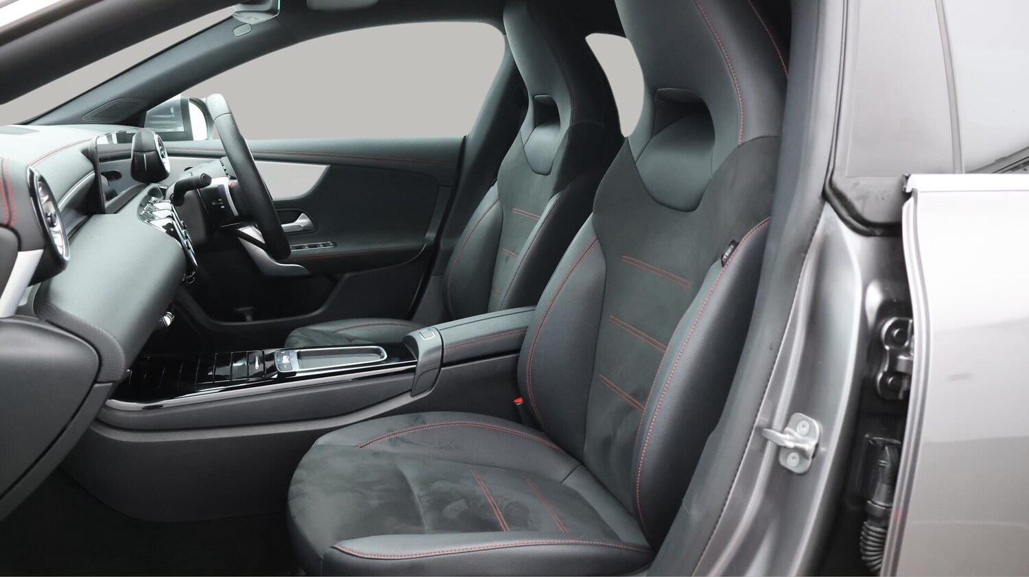 Used Mercedes-Benz CLA 2024 for sale - 75905283: Photo 15