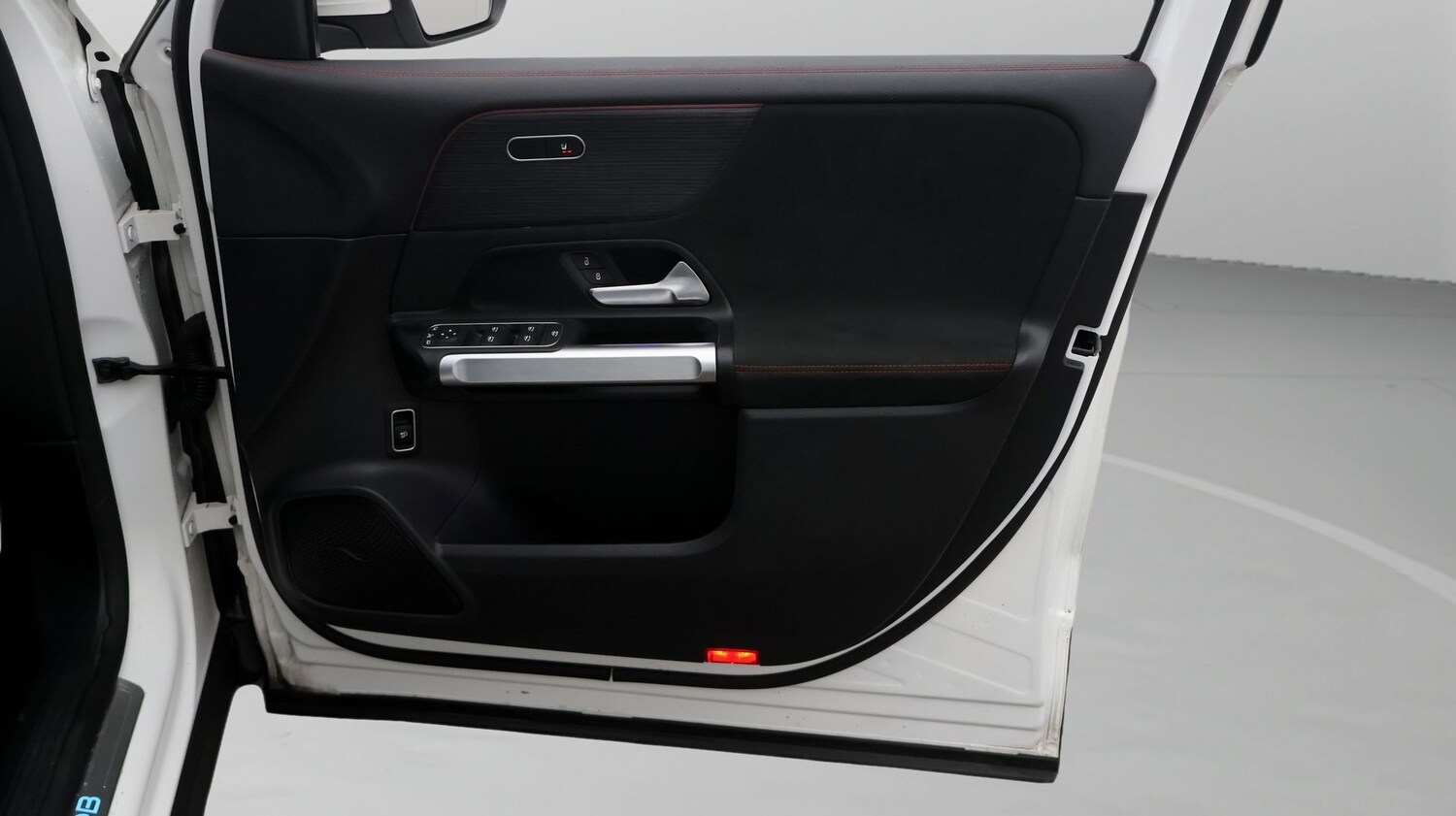 Used Mercedes-Benz EQB 2023 for sale - 77931399: Photo 15