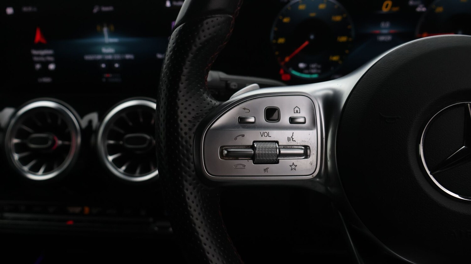 Used Mercedes-Benz EQB 2023 for sale - 77931399: Photo 27