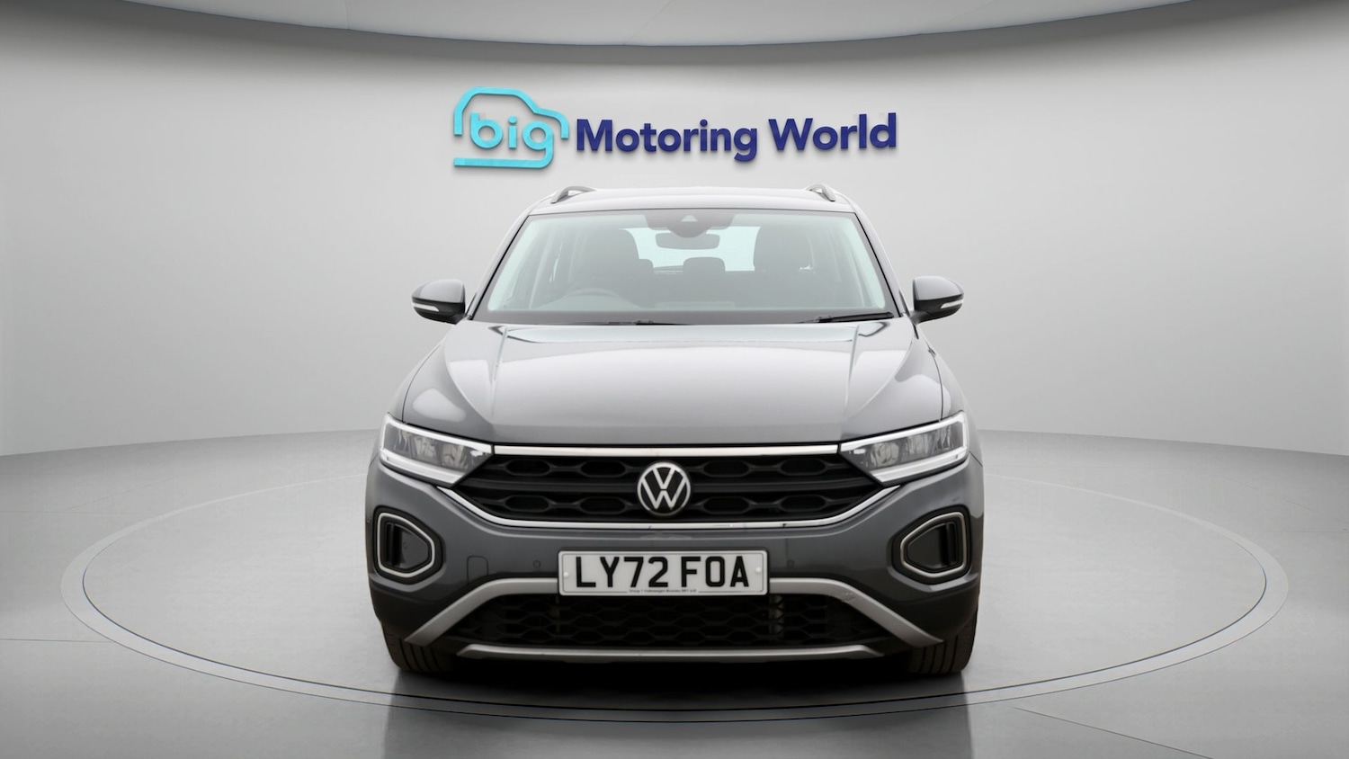Used Volkswagen T-Roc 2023 for sale - 77352132: Photo 2