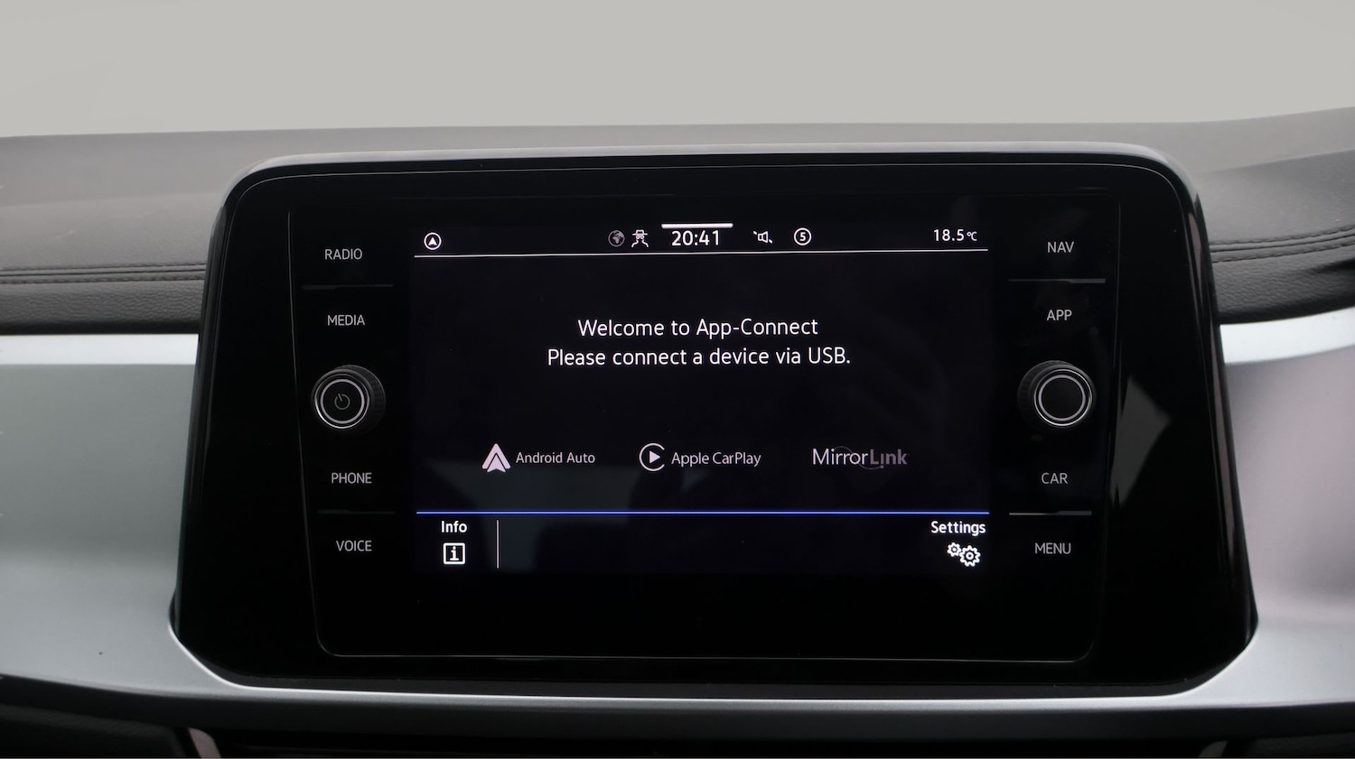 Used Volkswagen T-Roc 2023 for sale - 77352132: Photo 20