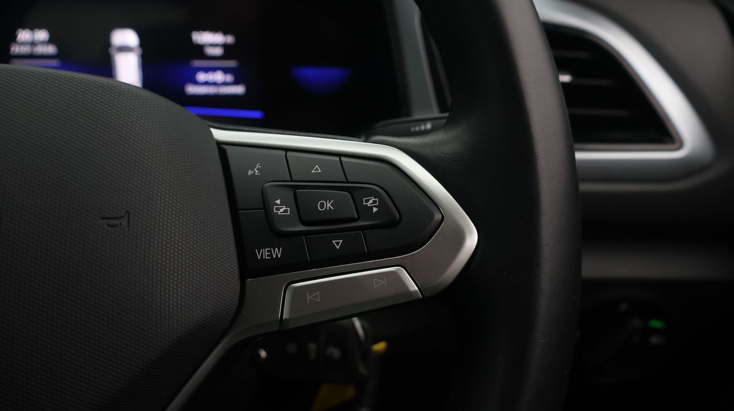 Used Volkswagen T-Roc 2023 for sale - 77352132: Photo 23