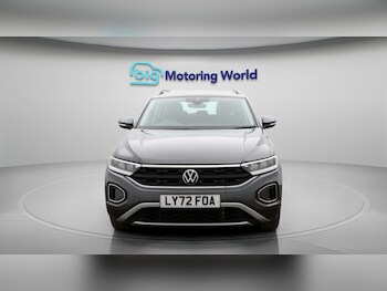 Used Volkswagen T-Roc 2023 for sale - 77352132: Photo