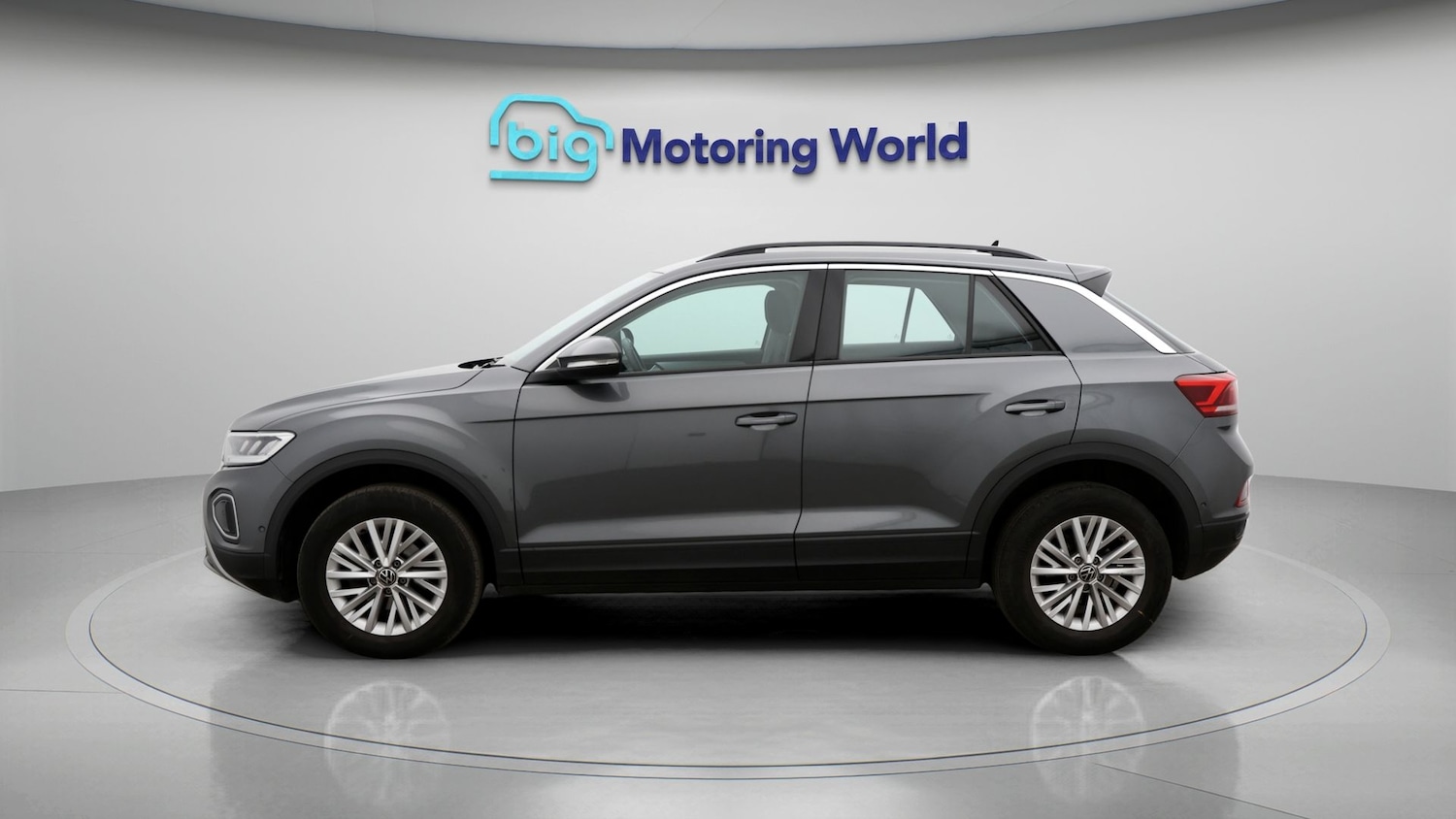 Used Volkswagen T-Roc 2023 for sale - 77352132: Photo 4