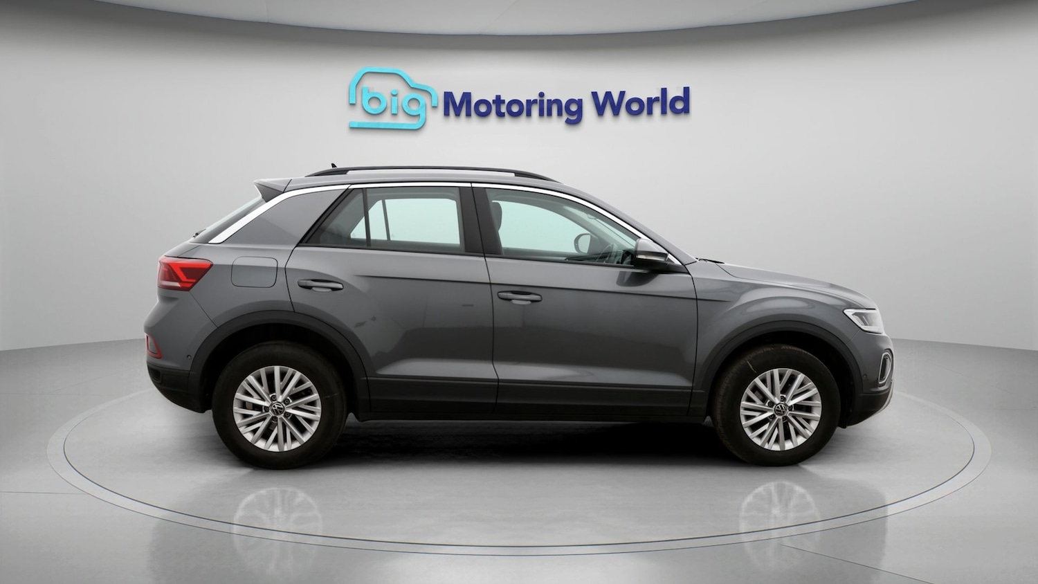 Used Volkswagen T-Roc 2023 for sale - 77352132: Photo 8