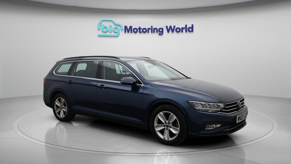 Used Volkswagen Passat 2022 for sale - 76151270: Photo 2