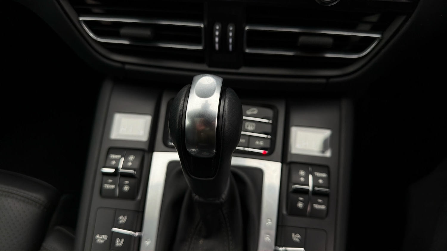 Used Porsche Macan 2020 for sale - 78010911: Photo 24