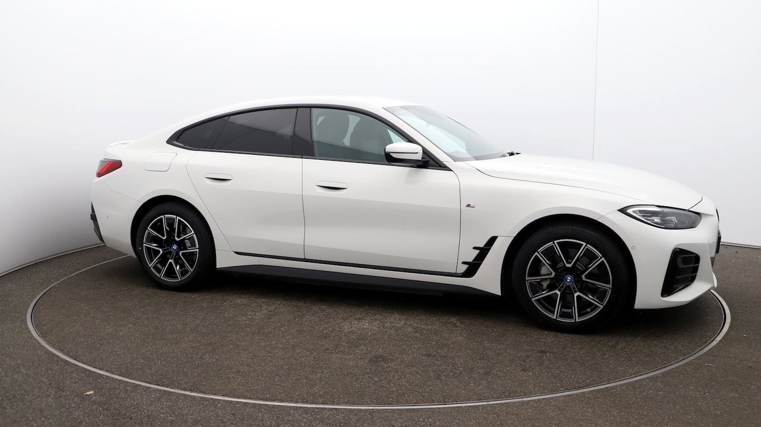 Used BMW i4 2024 for sale - 76961825: Photo 13