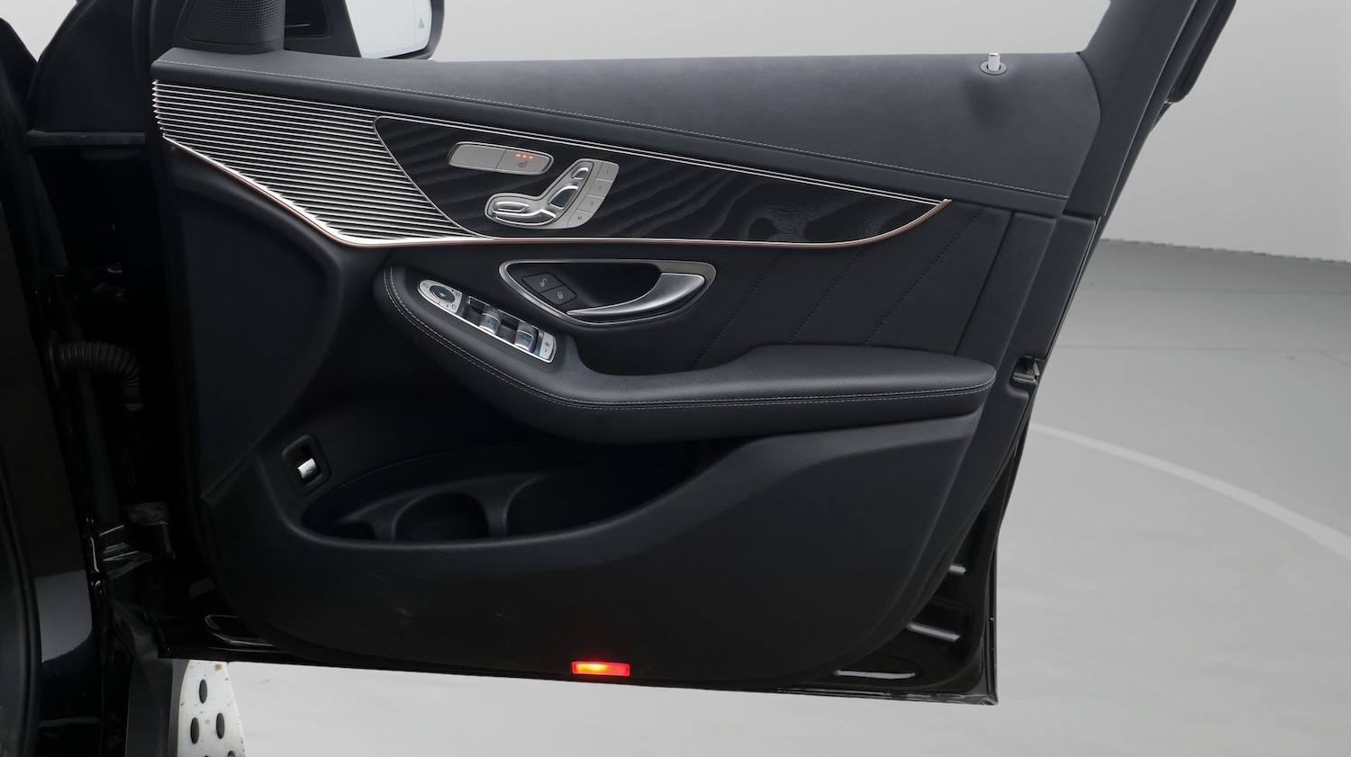 Used Mercedes-Benz EQC 2023 for sale - 77651000: Photo 15