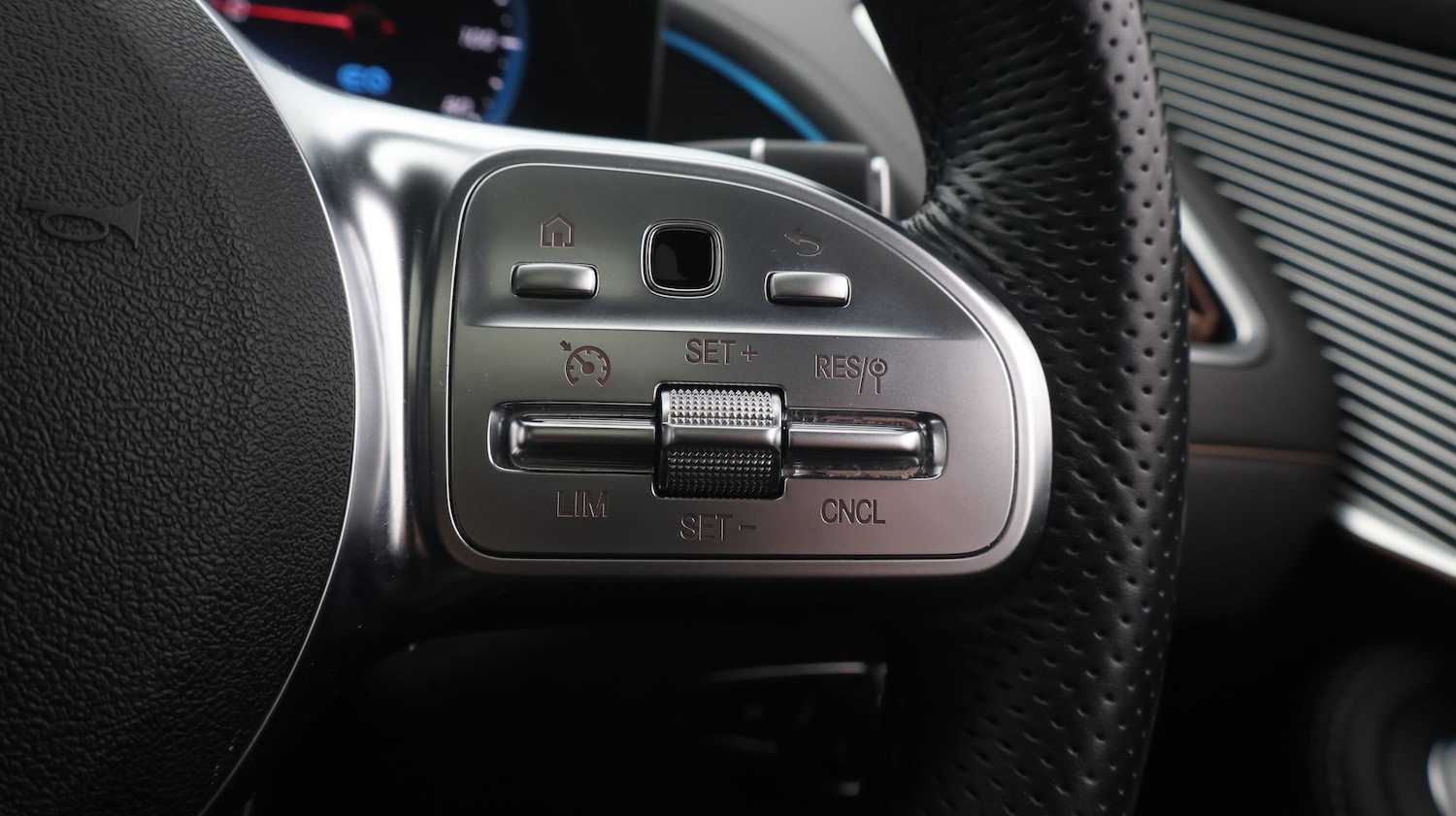 Used Mercedes-Benz EQC 2023 for sale - 77651000: Photo 26