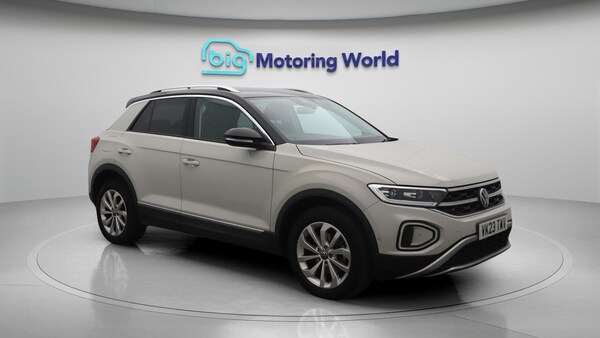 Used Volkswagen T-Roc 2023 for sale - 75669174: Photo 2